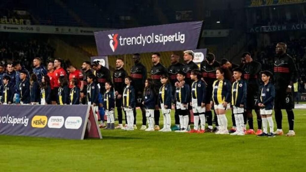 fenerbahce tribunlerinden ali koc tepkisi uk8A8fEK