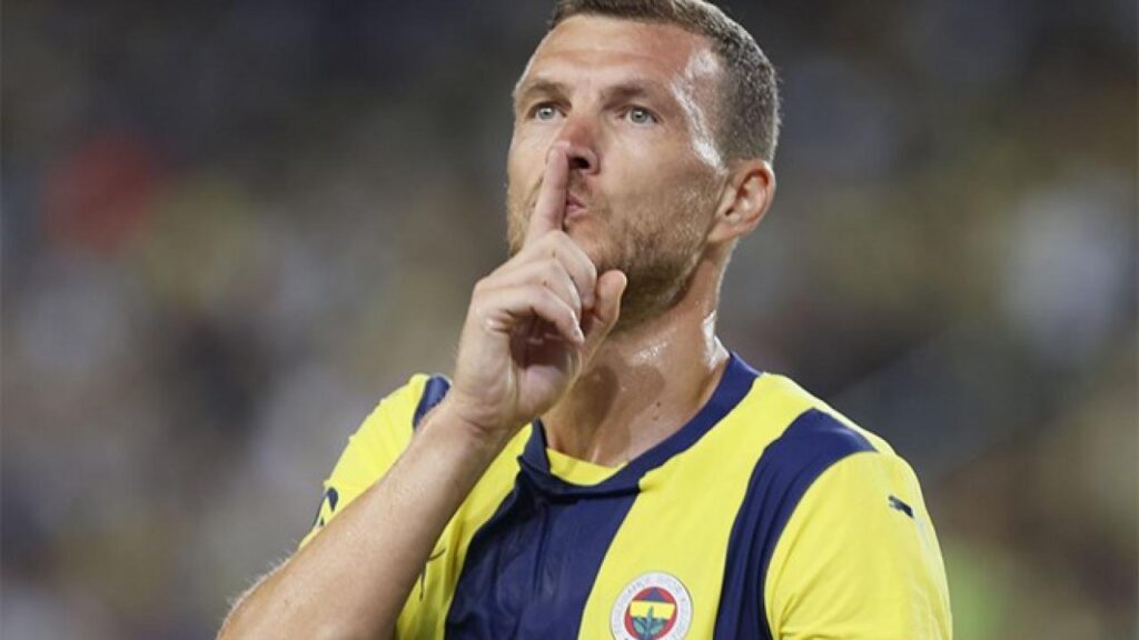 manchester cityden edin dzeko mesaji OUXYcj3s