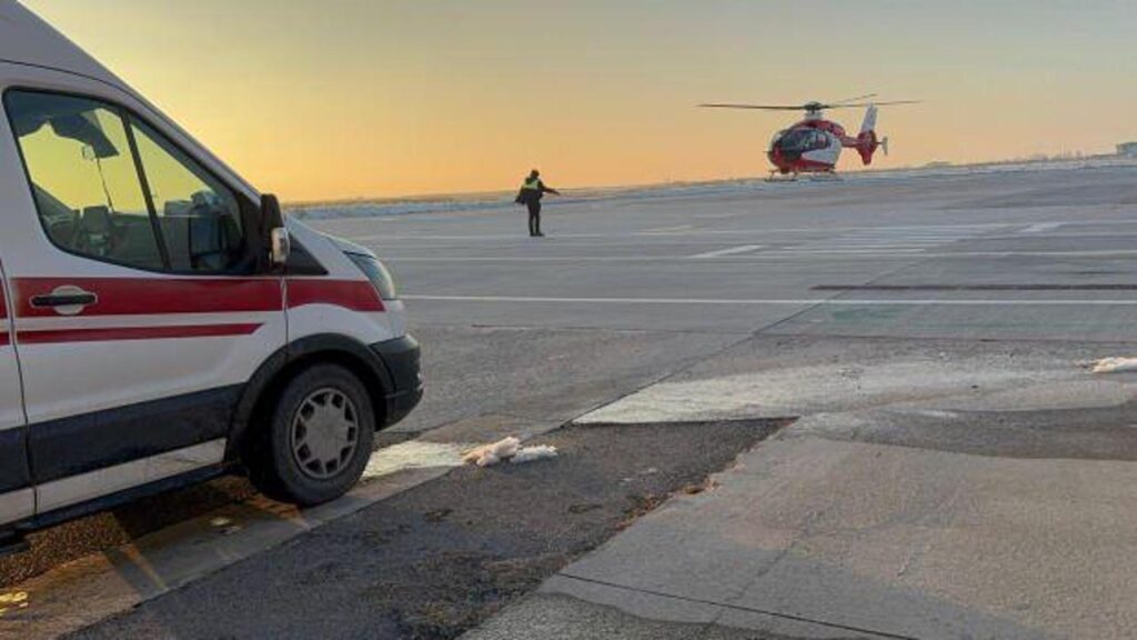 yanik tedavisi goren cocuk ambulans helikopterle vana getirildi dda4MQVW