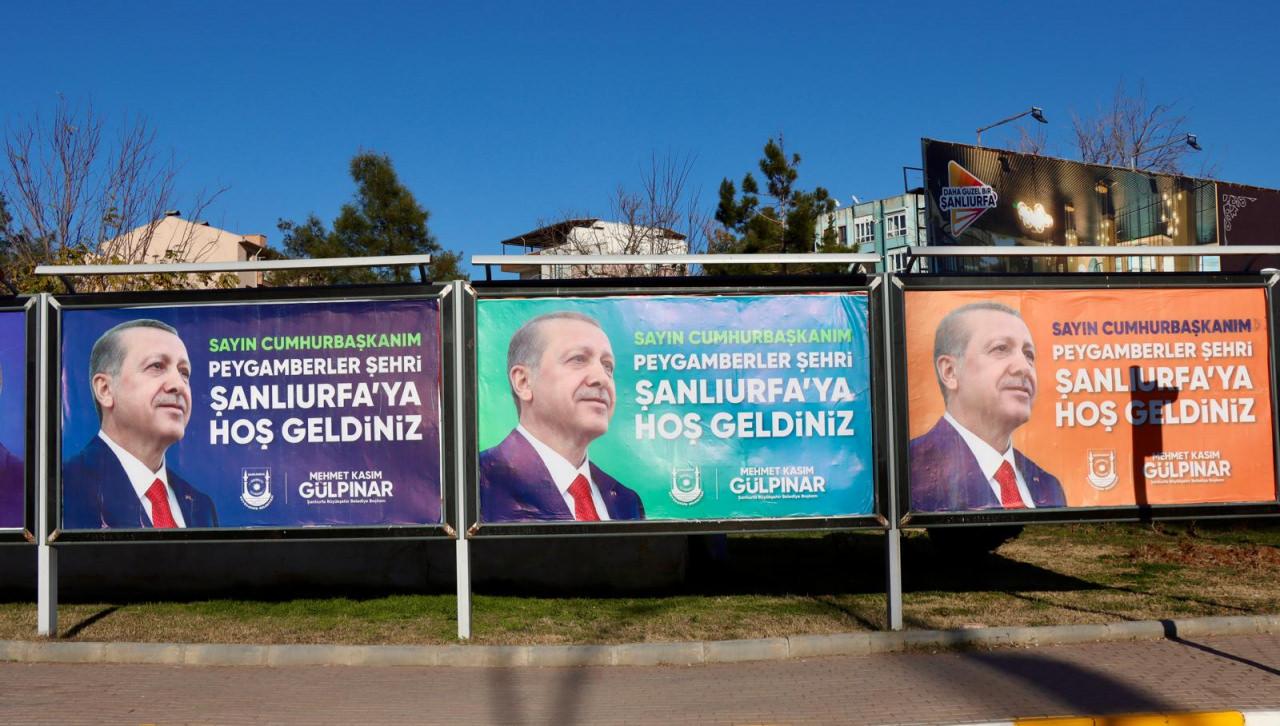 yrpden istifa eden baskan sehri erdogan billboardlariyla donatti 0 qWRaqPpc