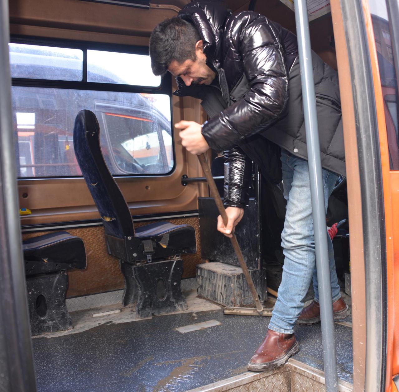 bu minibuste sosyal medya videolari izlemek yasak 0 YVmzmKk3