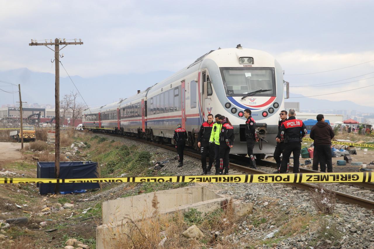 denizlide feci olum 44 yasindaki kadina yolcu treni carpti 0