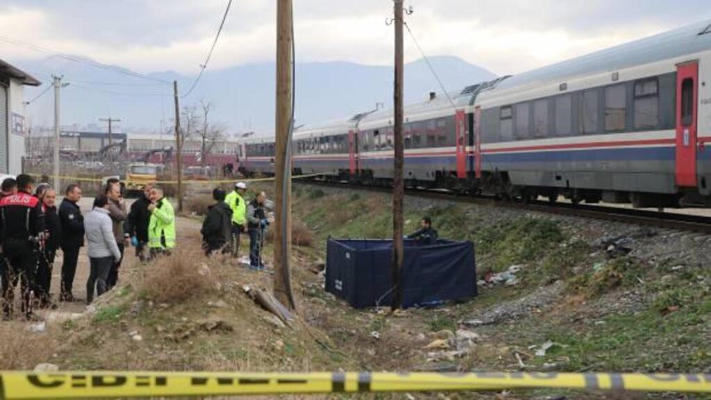 denizlide feci olum 44 yasindaki kadina yolcu treni carpti qNIt3DI1