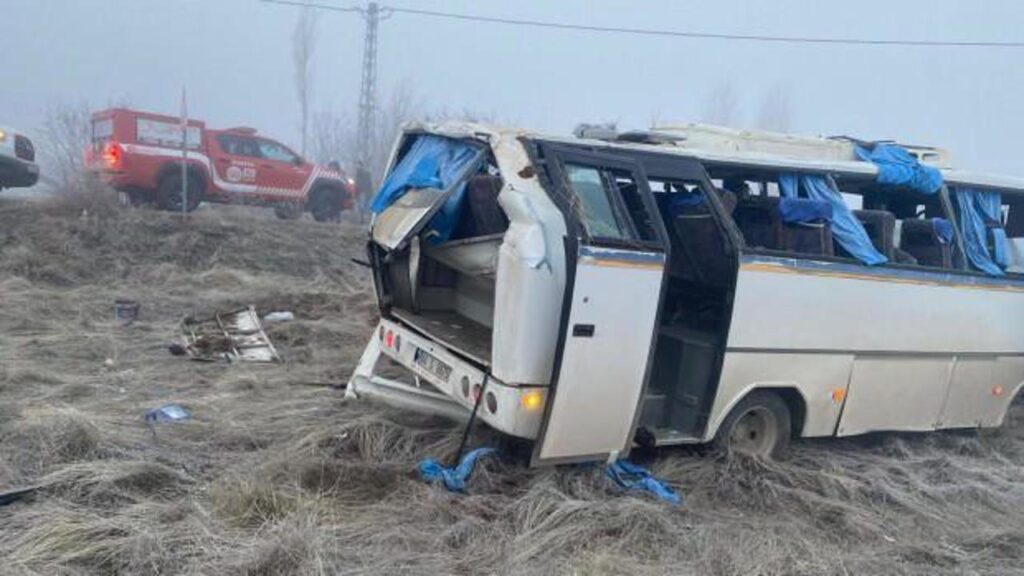 malatyada korkunc kaza midibus devrildi bDZXZ144