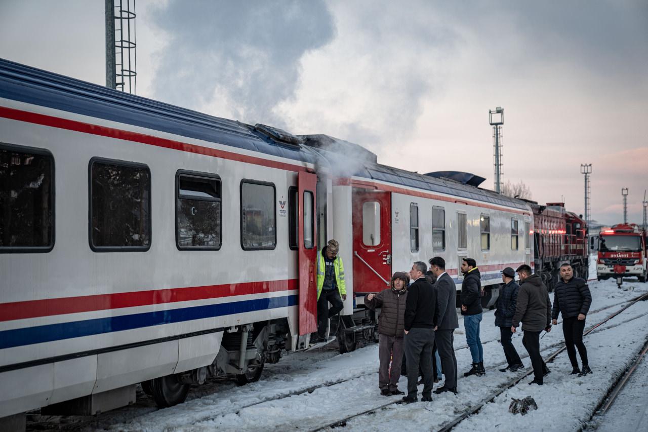 trende yangin panigi dogu ekspresi alev aldi 1 K3pkr67p